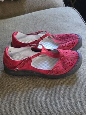 Jambu Red Laser-Cut Mary Jane Flats Leather Womens Sz 8.5  Super Comfy!